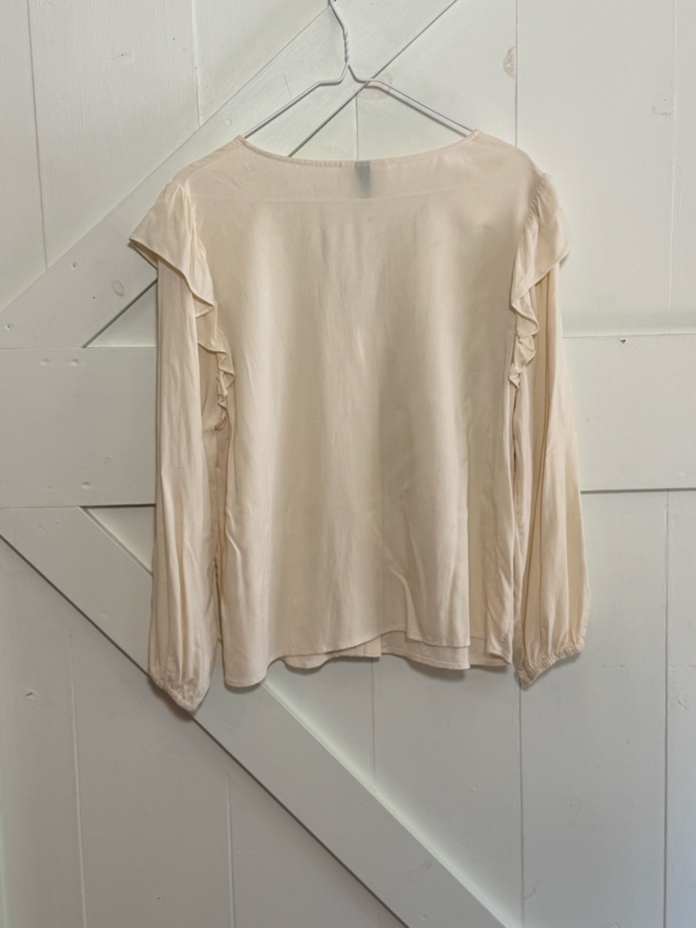Universal Thread Cream Ruffle V Neck Button Front Blouse Size L - Picture 7 of 11